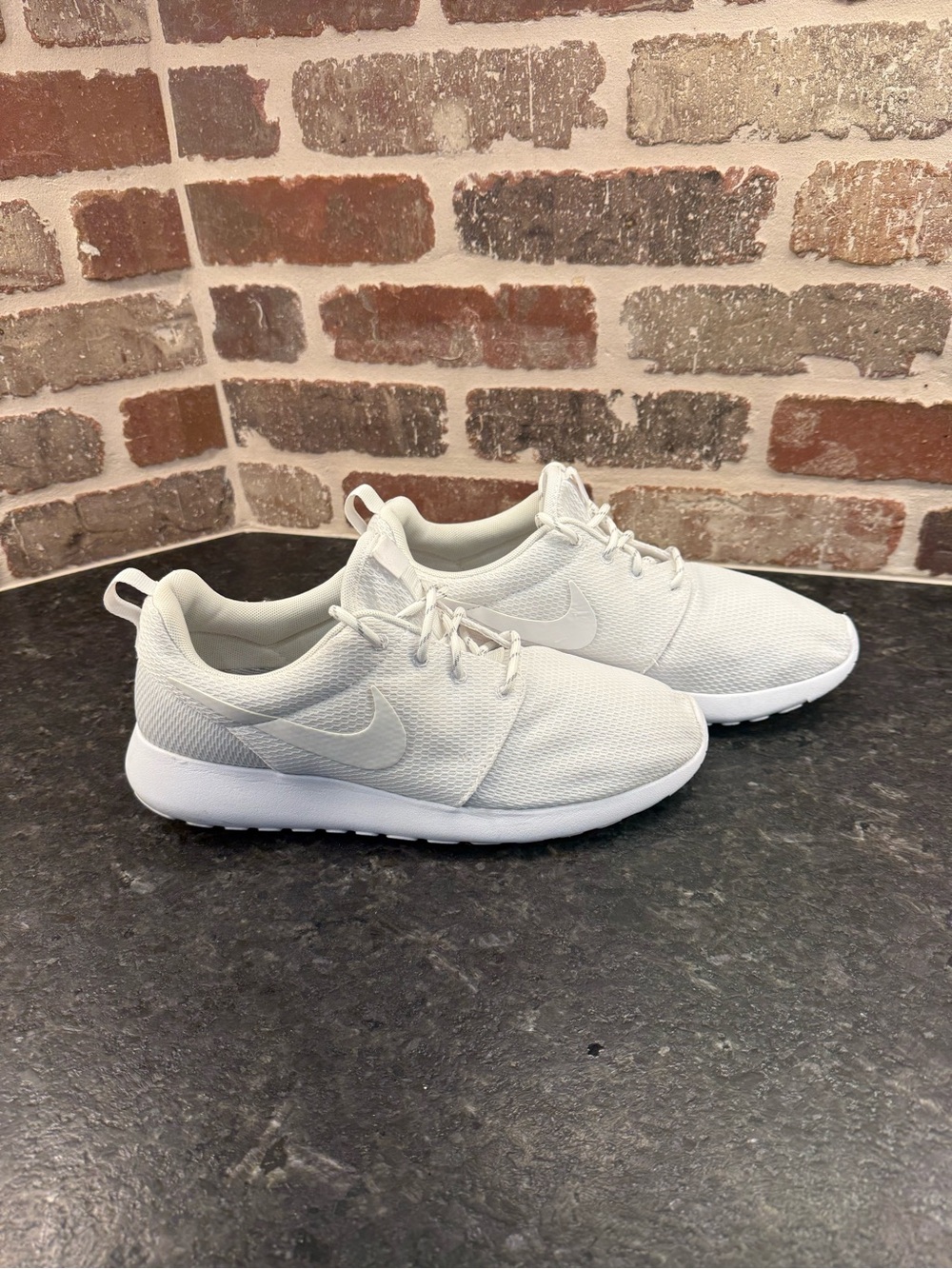 Nike Roshe One 'Triple White' Casual Sneakers - Size 9.5 (Excellent Condition)